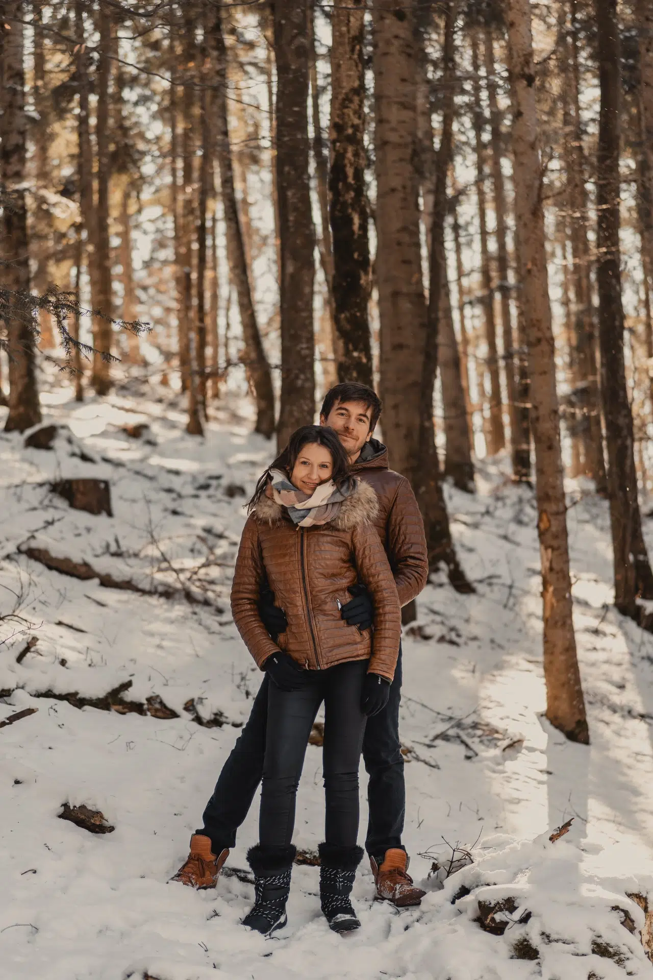 Shooting couple d’Audrey et Jérôme dans la forêt vosgienne – Vosges, Grand Est – Pour la création des faire-part de mariage
