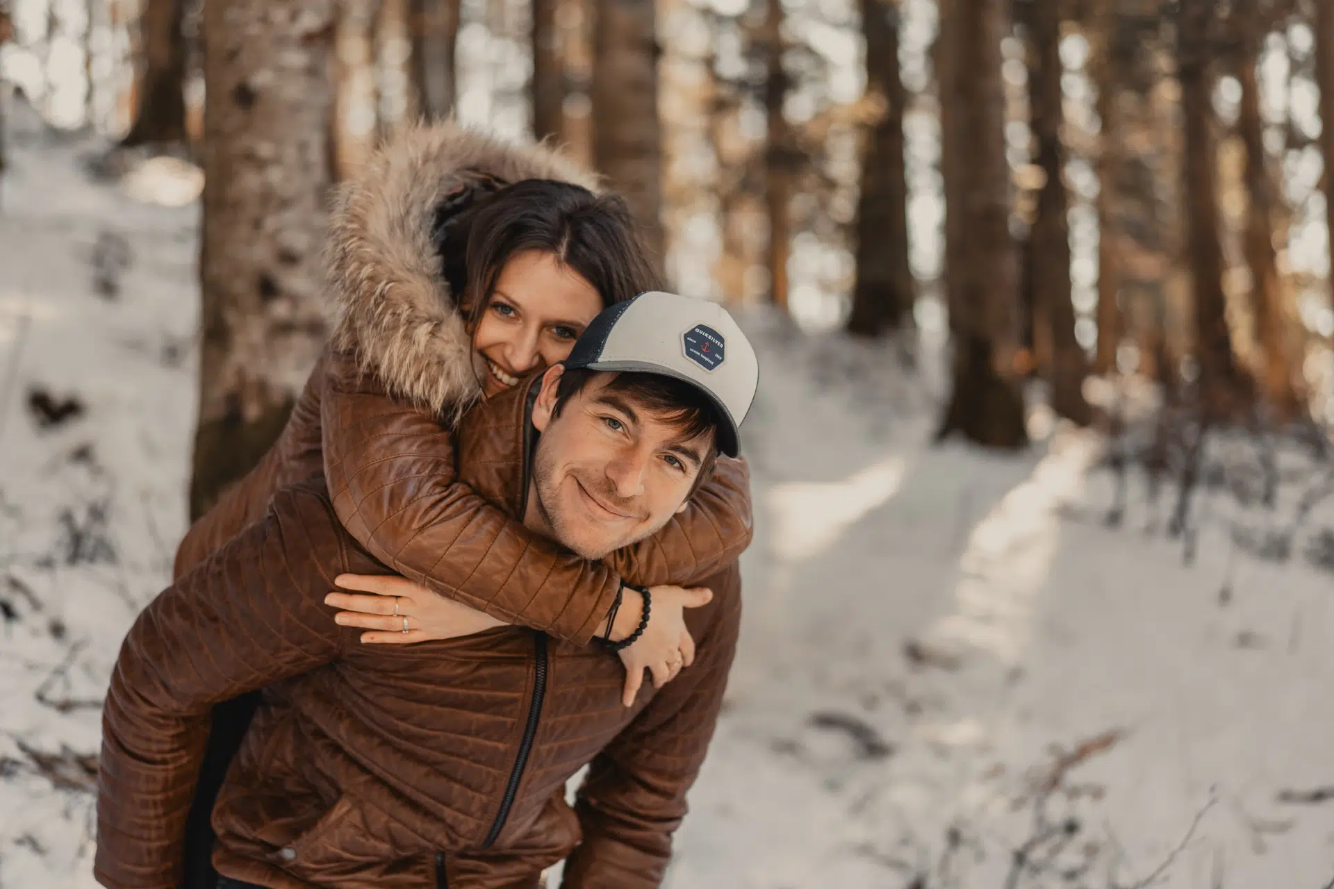Shooting couple d’Audrey et Jérôme dans la forêt vosgienne – Vosges, Grand Est – Pour la création des faire-part de mariage