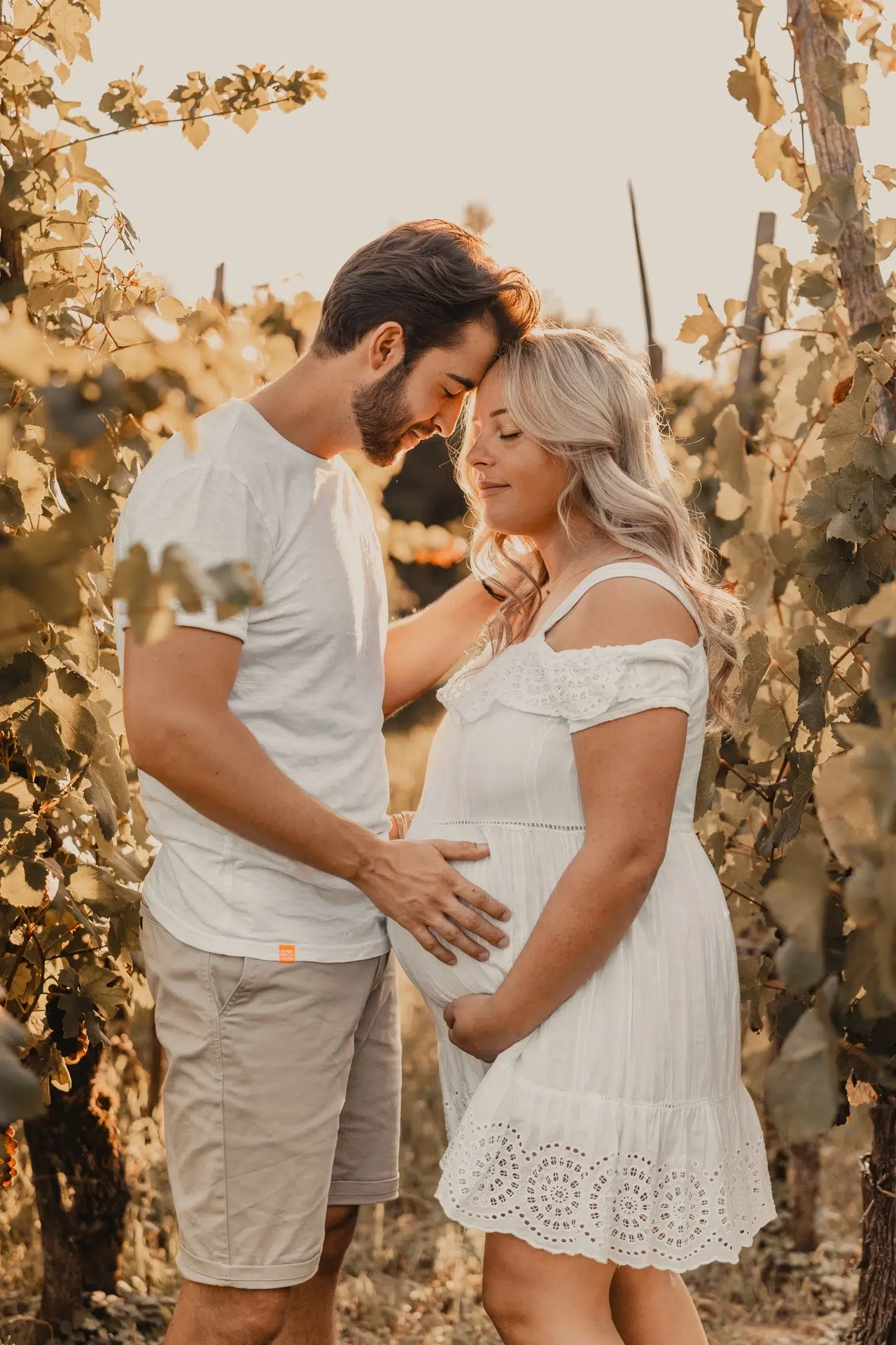 Shooting photo grossesse d’Adeline et Matthias dans les vignes – Rixheim, Haut-Rhin, Alsace