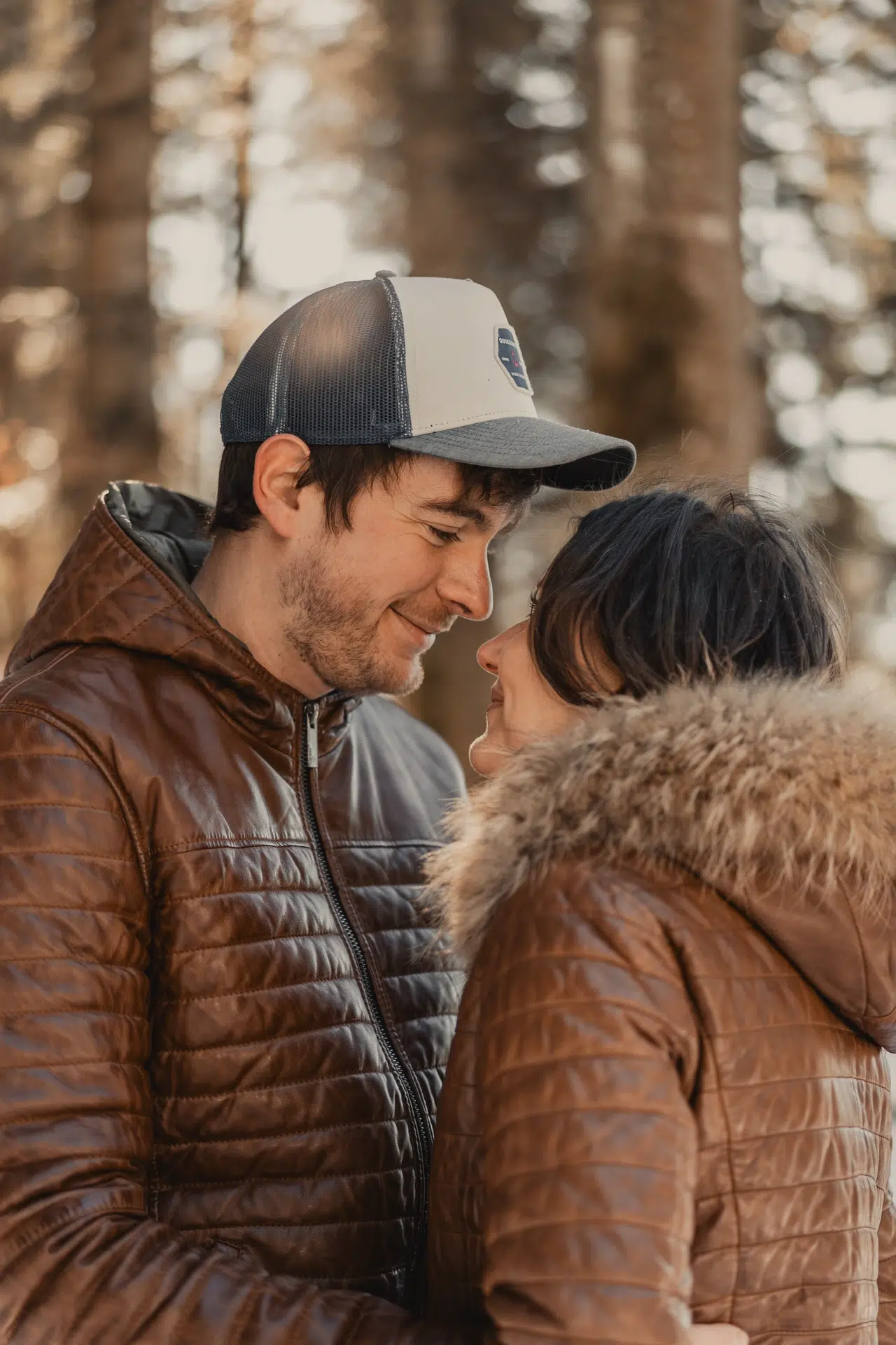 Shooting couple d’Audrey et Jérôme dans la forêt vosgienne – Vosges, Grand Est – Pour la création des faire-part de mariage