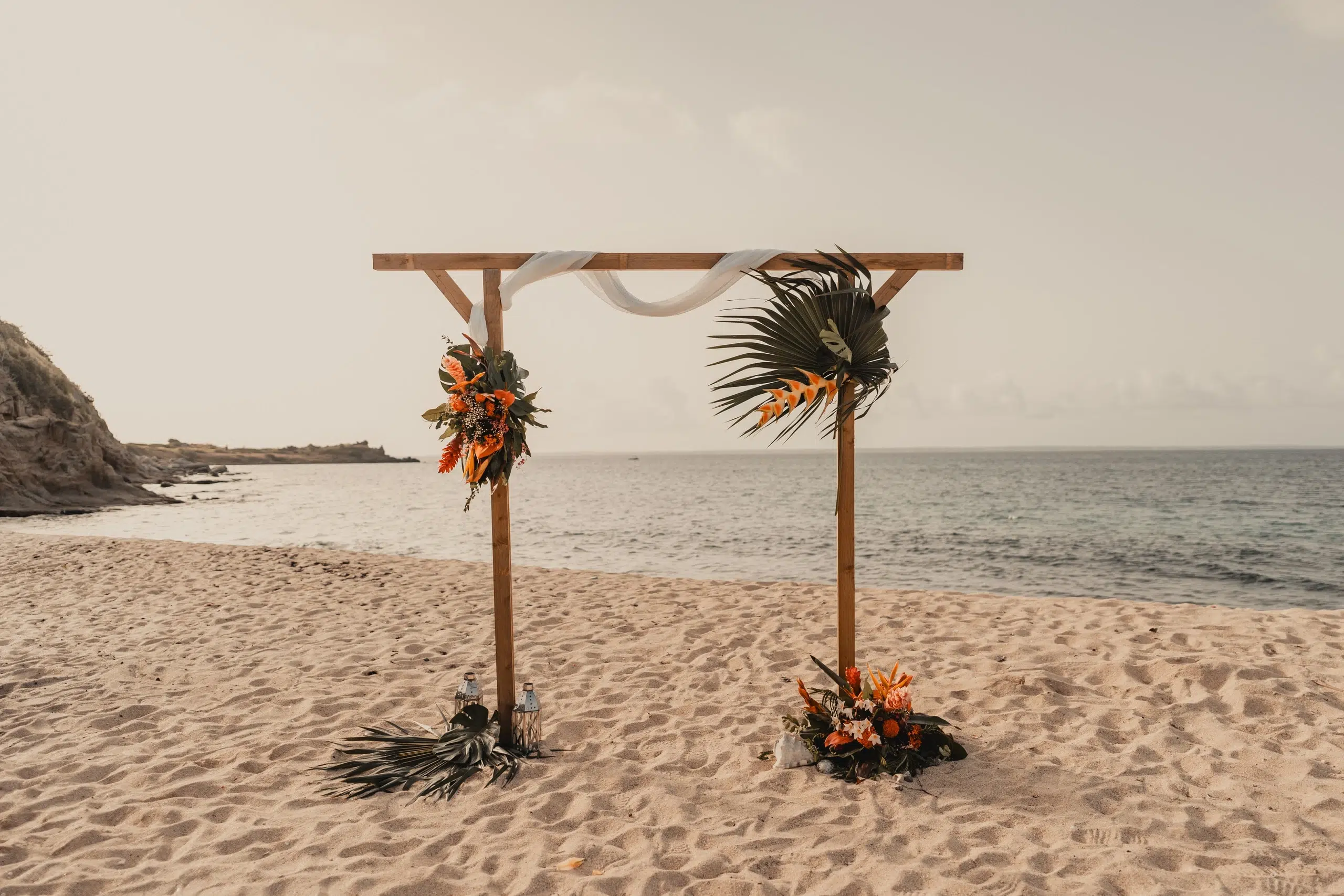 Mariage de Laetitia et Thomas sur la plage de Grand-Case - Saint-Martin, Île des Antilles françaises
