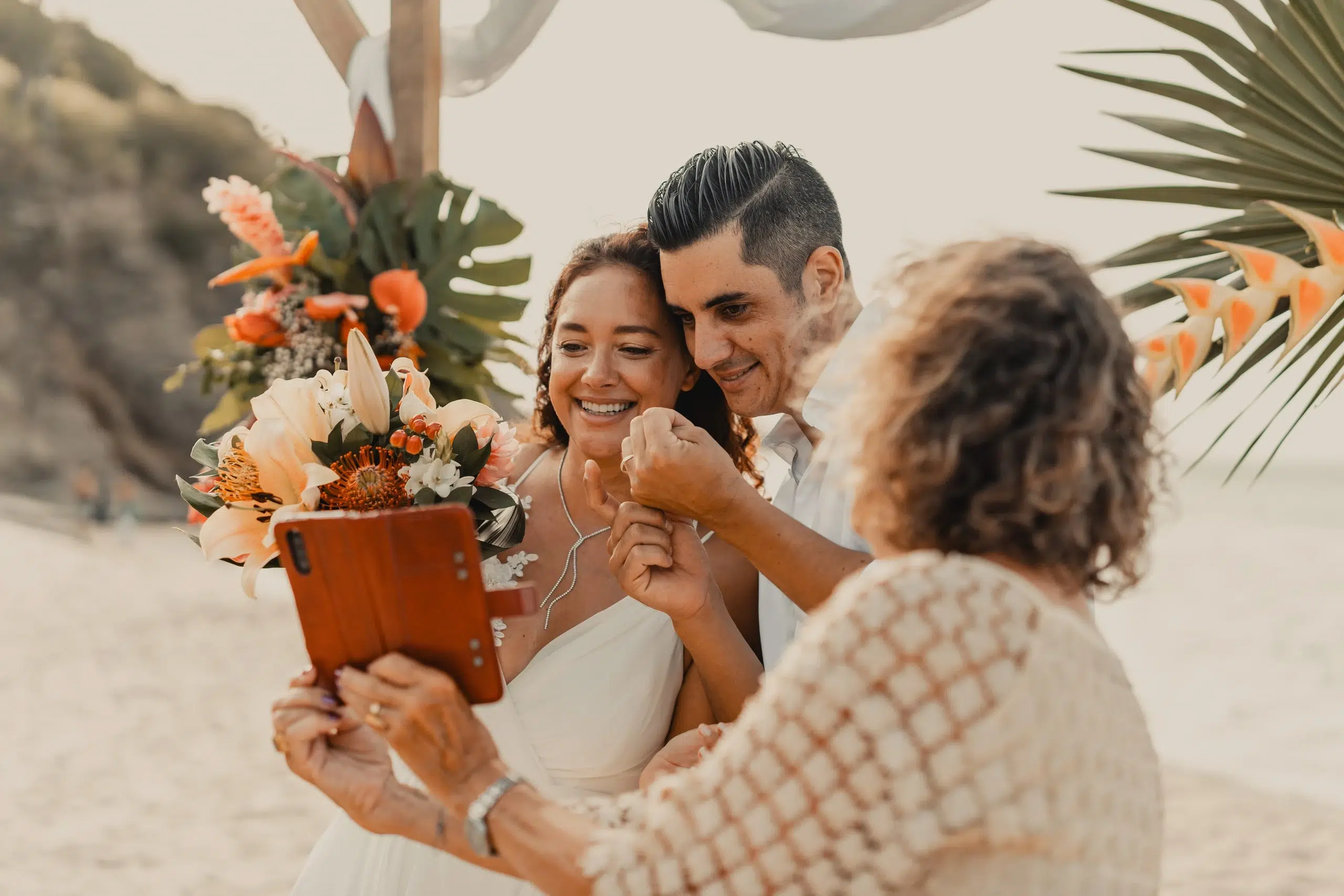 Mariage de Laetitia et Thomas sur la plage de Grand-Case - Saint-Martin, Île des Antilles françaises
