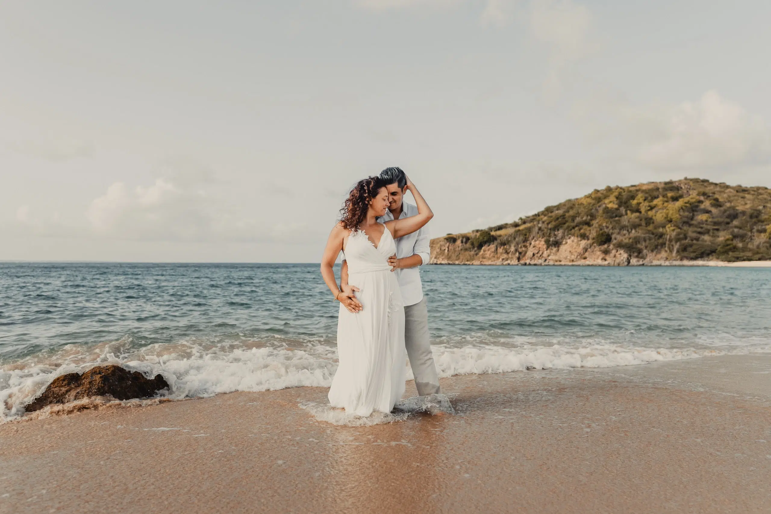 Mariage de Laetitia et Thomas sur la plage de Grand-Case - Saint-Martin, Île des Antilles françaises