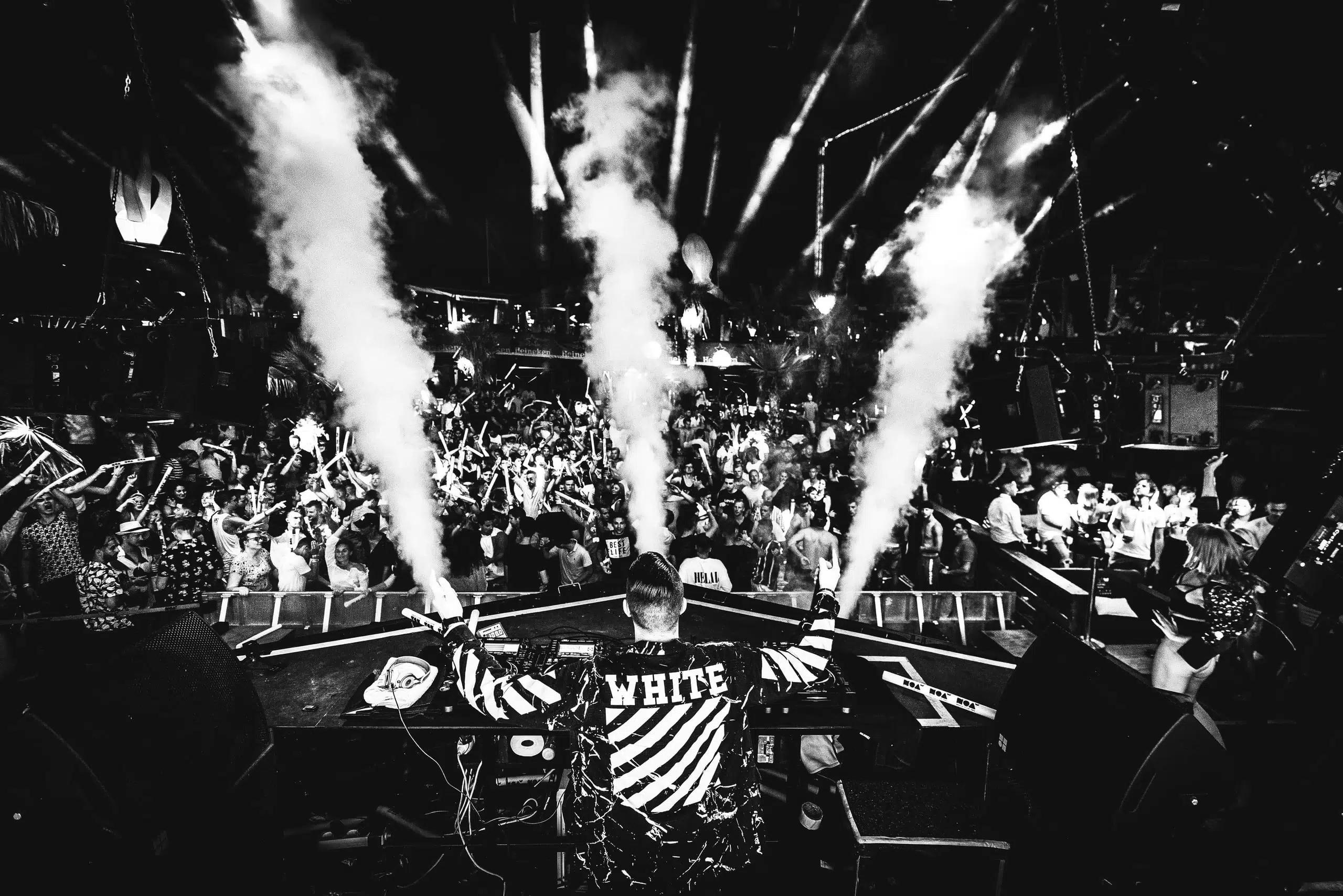 Reportage photo du DJ Chris Willsman au Noa Beach Club - Novalja, Croatie