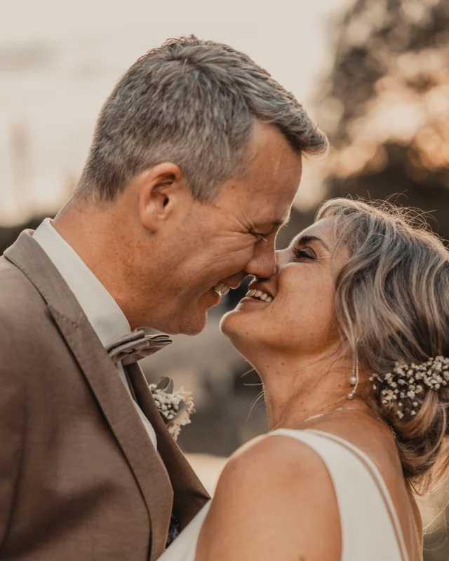Perrine et Laurent se sont unis au Moulin Bas dans une atmosphère remplie d’émotion. Leurs enfants, par leurs mots touchants, ont ajouté une tendre poésie à cette journée, illuminée par un soleil bienveillant. 💛
•
Mariage de Perrine & Laurent au Moulin Bas - Ligsdorf, Haut-Rhin, Alsace
•
•
Crédits : @shutter.punch
Matériel : @sony.france
•
•
www.shutterpunch.com
•
•
•
#mariage #wedding #mariage2026 #mariés #marié #mariée #photomariage #photographemariage #photographer #weddingphotographer #weddingphotography #weddingmoody #realwedding #lamarieeauxpiedsnus #mariagenet  #alsace #photographealsace #photographemariagealsace #mariagealsace #photographemariagefrance #instawedding #moody #elopment #elopmentphotographer #mariagederêve #sinspirersemarier  #alsace