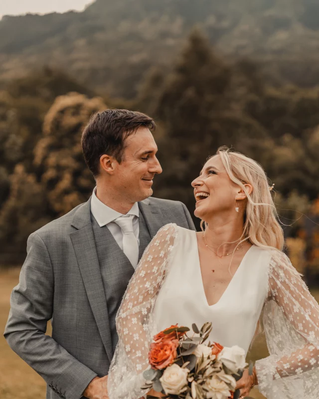 Swipe pour voir la suite ✨ 
Sous le soleil éclatant, Isabelle & Nicolas ont célébré leur amour dans la douceur du terrain familial. Une journée remplie de joie, de rires et de moments complices, avant de s’envoler vers Barcelone pour prolonger la fête et écrire la suite de leur belle histoire. 💛
•
Mariage d’Isabelle et Nicolas à Kaysersberg - Haut-Rhin, Alsace
•
•
Crédits : @shutter.punch
Matériel : @sony.france
•
•
www.shutterpunch.com
•
•
•
#mariage #wedding #mariage2024 #mariés #marié #mariée #photomariage #photographemariage #photographer #weddingphotographer #weddingphotography #weddingmoody #realwedding #lamarieeauxpiedsnus #mariagenet  #alsace #photographealsace #photographemariagealsace #mariagealsace #photographemariagefrance #instawedding #moody #elopment #elopmentphotographer #mariagederêve #sinspirersemarier #kaysersberg #alsace