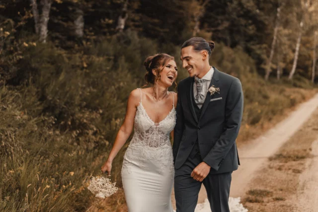 Un murmure, un éclat de rire… 
•
Mariage de Marine et Lucas au Domaine du Goldenmatt - Goldbach-Altenbach, Haut-Rhin, Alsace
•
•
Crédits : @shutter.punch
Lieu : @domainegoldenmatt
Décoration : @souslecharme_weddingplanner
Fleuriste : @bleu_etcoquelicot
Matériel : @sony.france
•
•
www.shutterpunch.com
•
•
•
#mariage #wedding #mariage2026 #mariés #marié #mariée #photomariage #photographemariage #photographer #weddingphotographer #weddingphotography #weddingmoody #realwedding #lamarieeauxpiedsnus #mariagenet  #alsace #photographealsace #photographemariagealsace #mariagealsace #photographemariagefrance #instawedding #moody #elopment #elopmentphotographer #mariagederêve #sinspirersemarier #thann #alsace